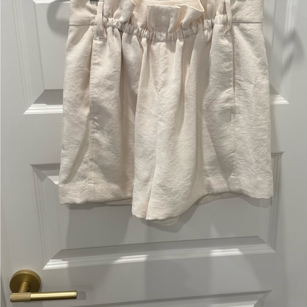 Wilfred High Waist Cream Shorts